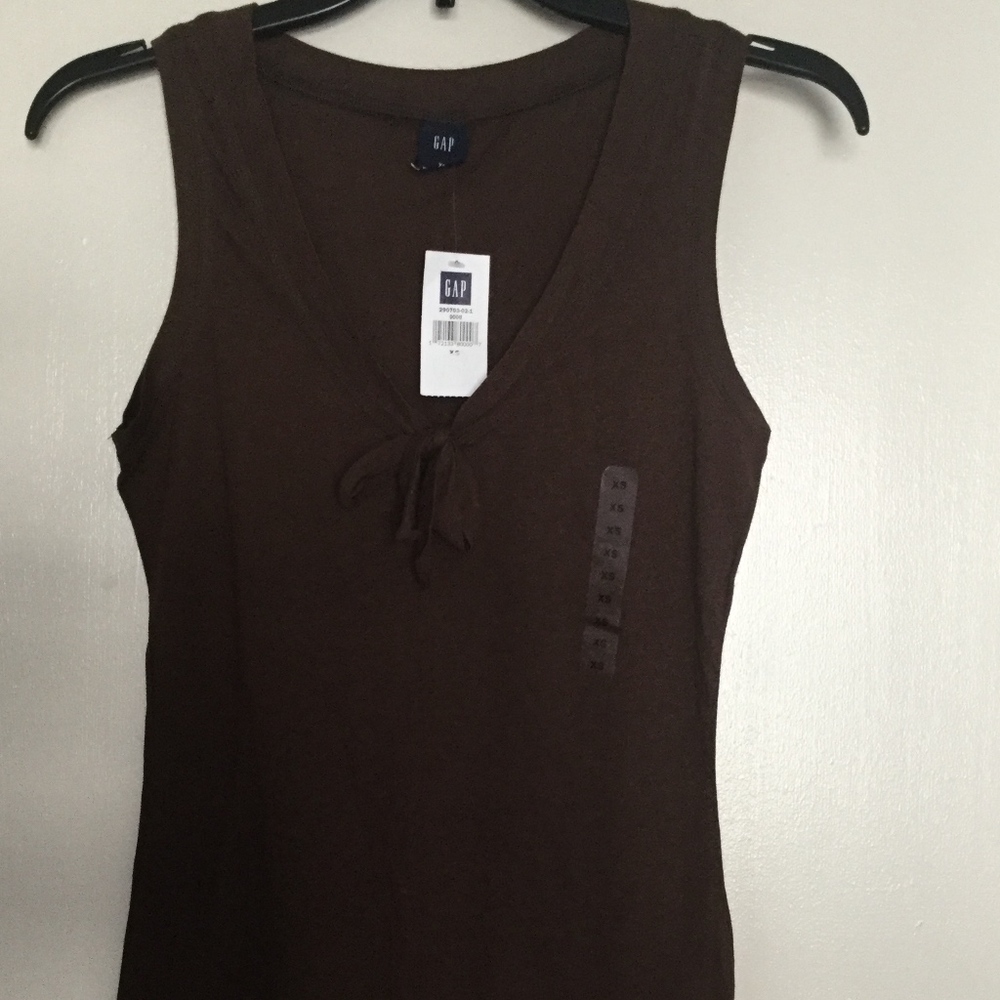 GAP sleeveless tee